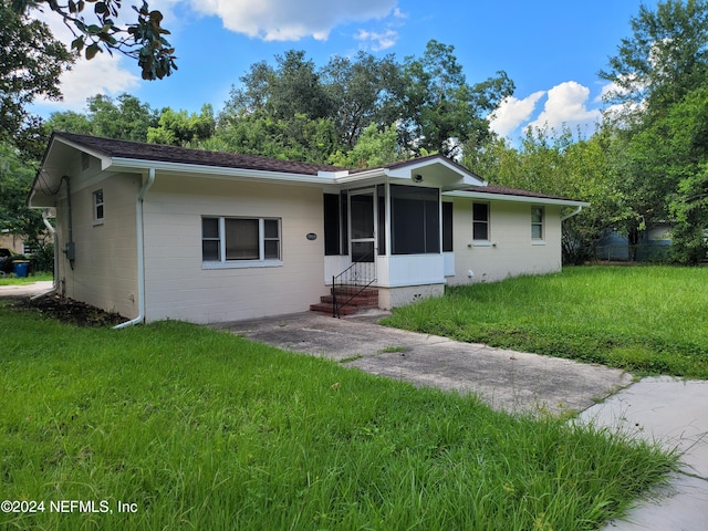 ranch-style home with a front lawn