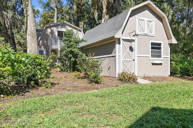 view of outbuilding featuring a yard