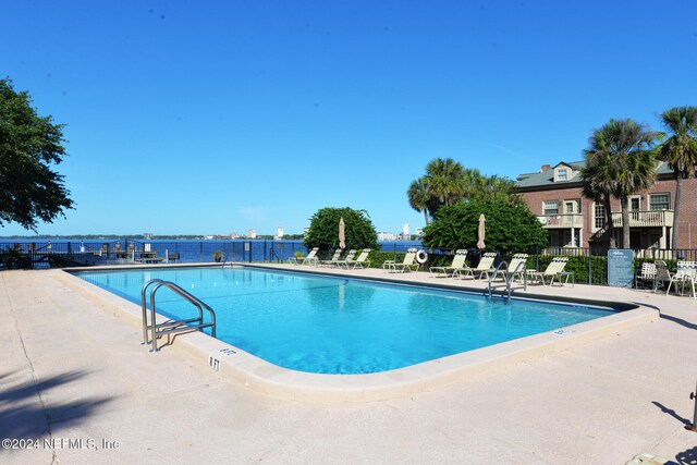 view of swimming pool