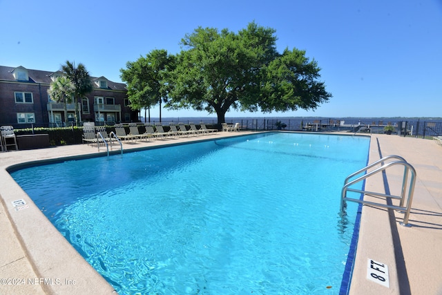 view of swimming pool