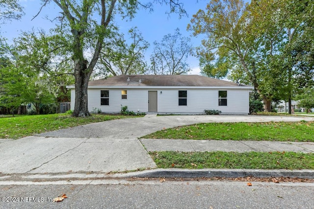 ranch-style house with cooling unit and a front yard