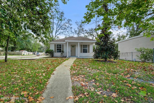 single story home featuring a front yard