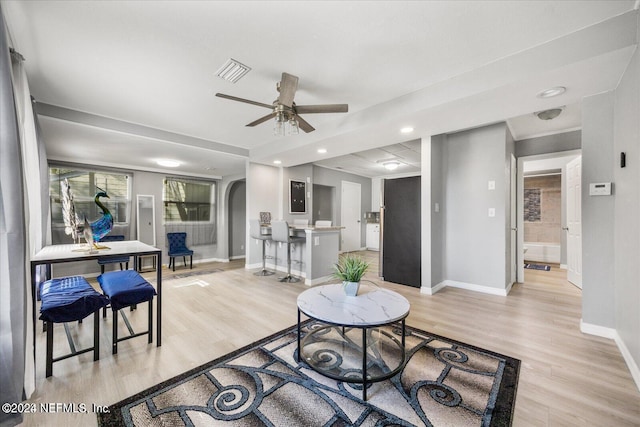 living room featuring light hardwood / wood-style floors and ceiling fan