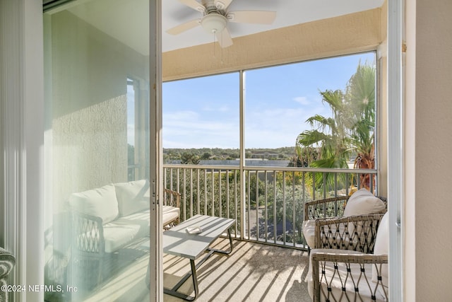 7801 Point Meadows Dr Unit 8406, Jacksonville, FL 32256 - sunroom featuring a ceiling fan