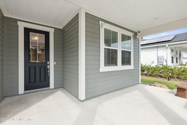 property entrance featuring covered porch