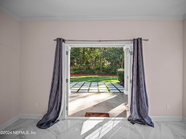 entryway with crown molding