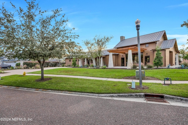 view of front of house featuring a front lawn