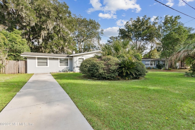 single story home featuring a front yard