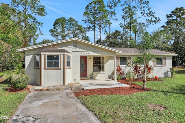 ranch-style house with a front yard