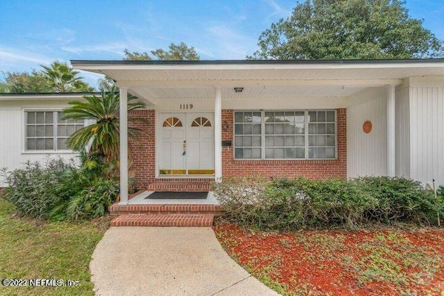 doorway to property featuring covered porch