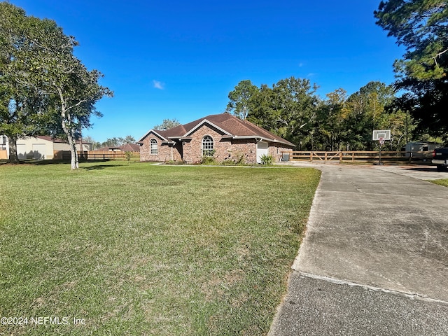 ranch-style home featuring a front yard