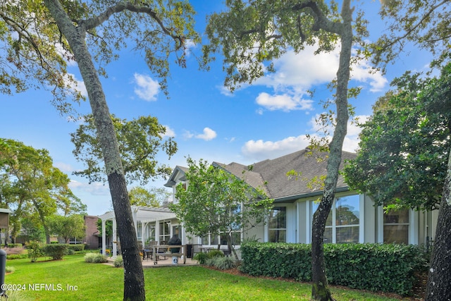 view of front of property featuring a front yard and a patio