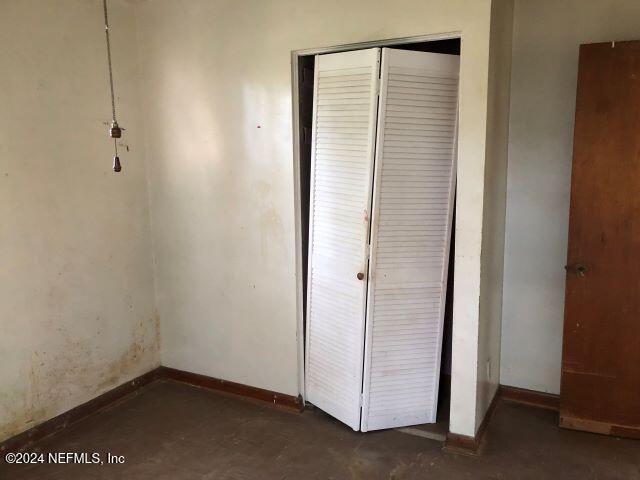 unfurnished bedroom featuring a closet