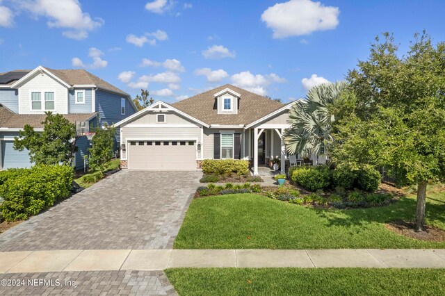 view of front of house featuring a garage and a front yard