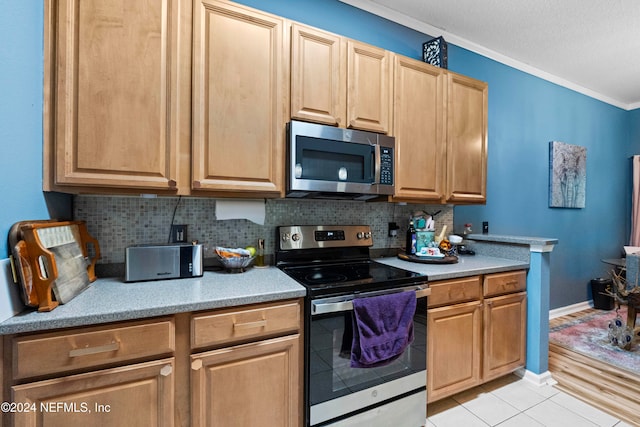 kitchen with light hardwood / wood-style floors, ornamental molding, stainless steel appliances, and backsplash