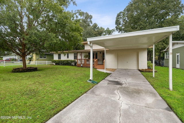 view of front of house featuring a porch, a front lawn, and a carport