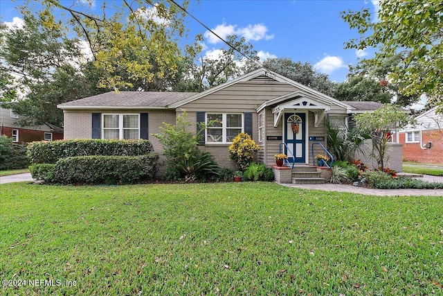 view of front of property with a front lawn