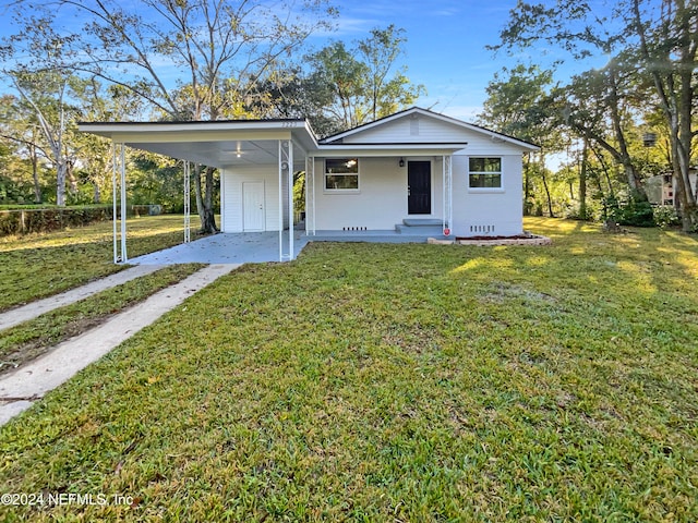 view of front of house featuring a front lawn and a carport