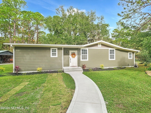 ranch-style home with a front yard