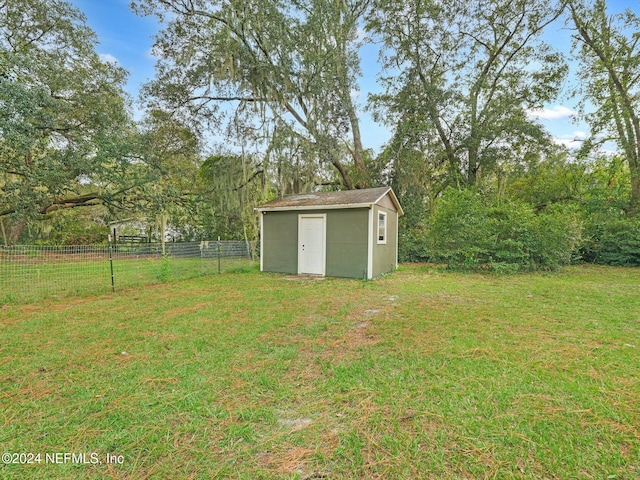 view of yard with a storage unit