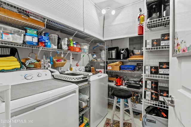 laundry area featuring washer / clothes dryer and water heater