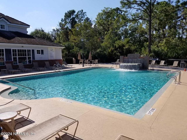 view of swimming pool featuring a patio area and pool water feature