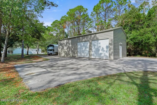 garage featuring a lawn