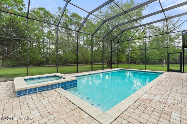 view of swimming pool featuring a lanai, a lawn, an in ground hot tub, and a patio area