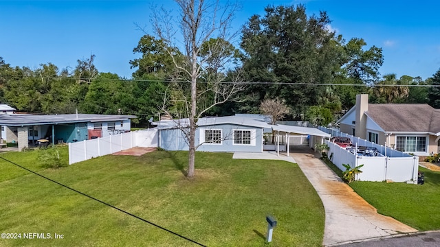 view of front of property featuring a front yard and a carport