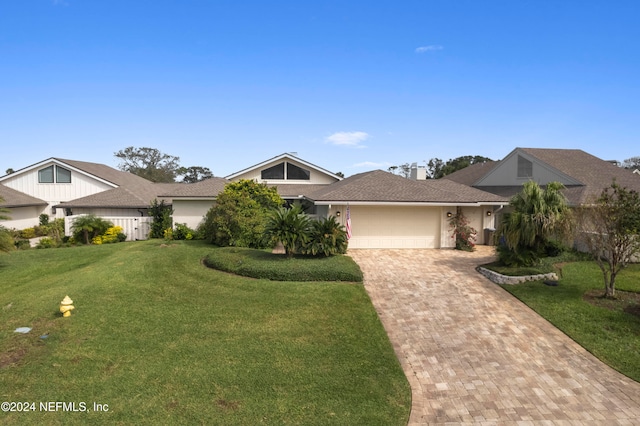 view of front of home featuring a garage and a front yard