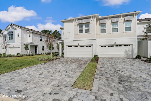 view of front of home featuring a front lawn and a garage