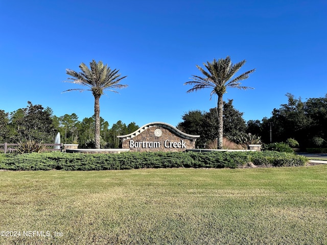 community sign featuring a yard