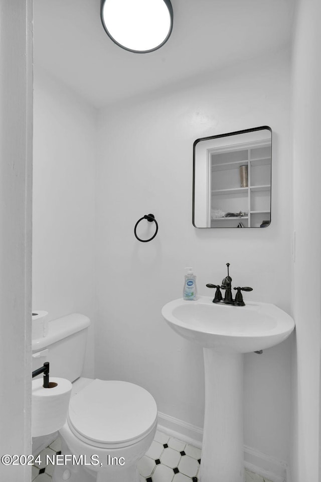 bathroom featuring toilet and sink