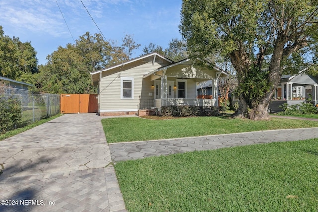 view of front of house featuring a front lawn and covered porch