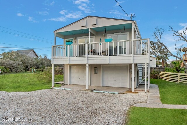 view of front facade with a garage and a front yard