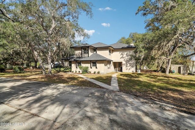 view of front of property with a front lawn