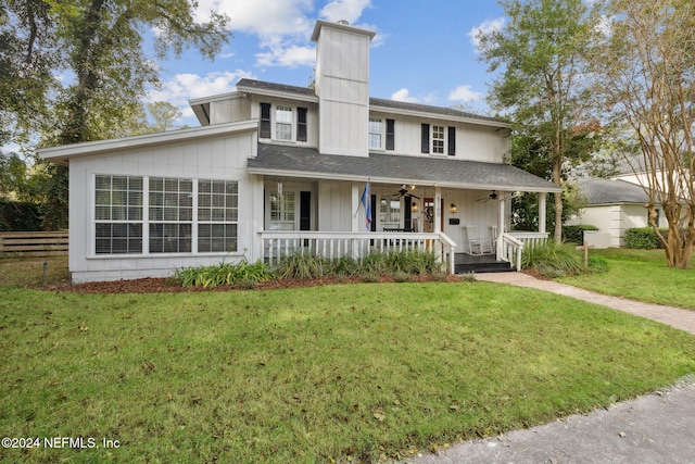 view of front facade featuring covered porch and a front lawn