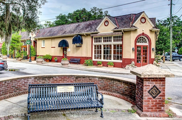 view of front of property