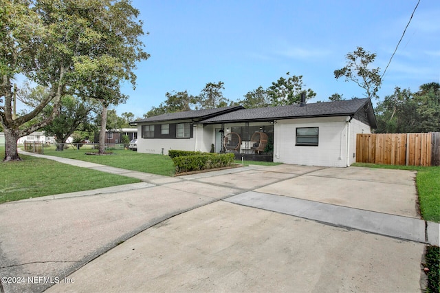 view of front of house with a front lawn