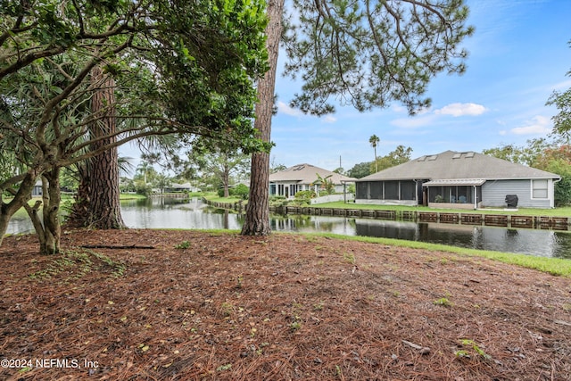 view of yard featuring a water view