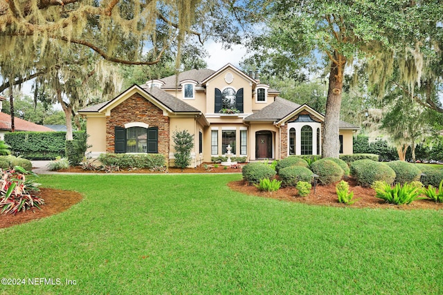 view of front of house featuring a front yard