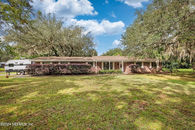 ranch-style house featuring a front lawn