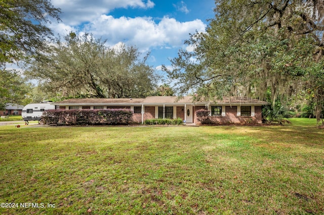 ranch-style home featuring a front yard