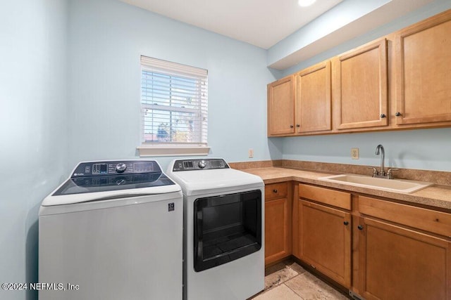 laundry room with cabinets, sink, and independent washer and dryer