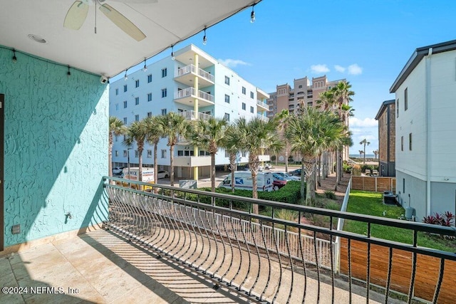 balcony featuring ceiling fan