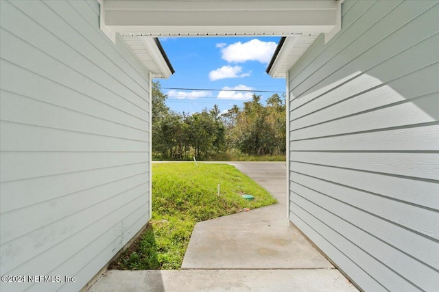 view of yard featuring a patio area