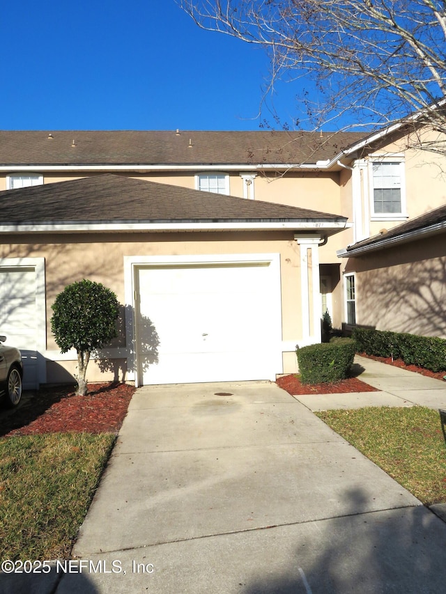 view of front facade featuring a garage