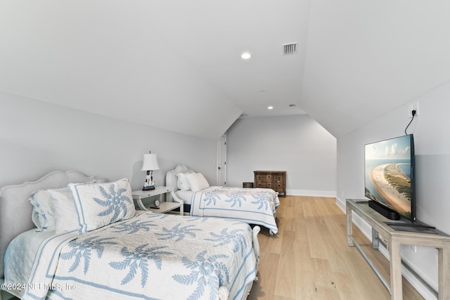 bedroom featuring light wood finished floors, recessed lighting, visible vents, vaulted ceiling, and baseboards