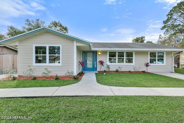 ranch-style house featuring a front yard