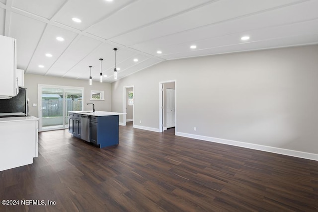 kitchen featuring sink, dark wood-type flooring, decorative light fixtures, a kitchen island with sink, and white cabinets